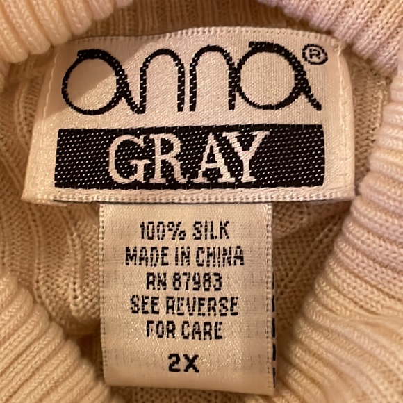 Woman’s Anna Gray Off White Ribbed Turtleneck Sweater. Size 2X - Picture 4 of 5